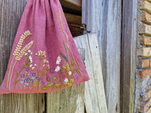 Load image into Gallery viewer, WORKSHOPS - Broderi, med prosjektbag markblomst
