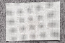 Load image into Gallery viewer, Vannløselige broderimaler: &quot;Aida&quot; 2,5 x 2,5 mm
