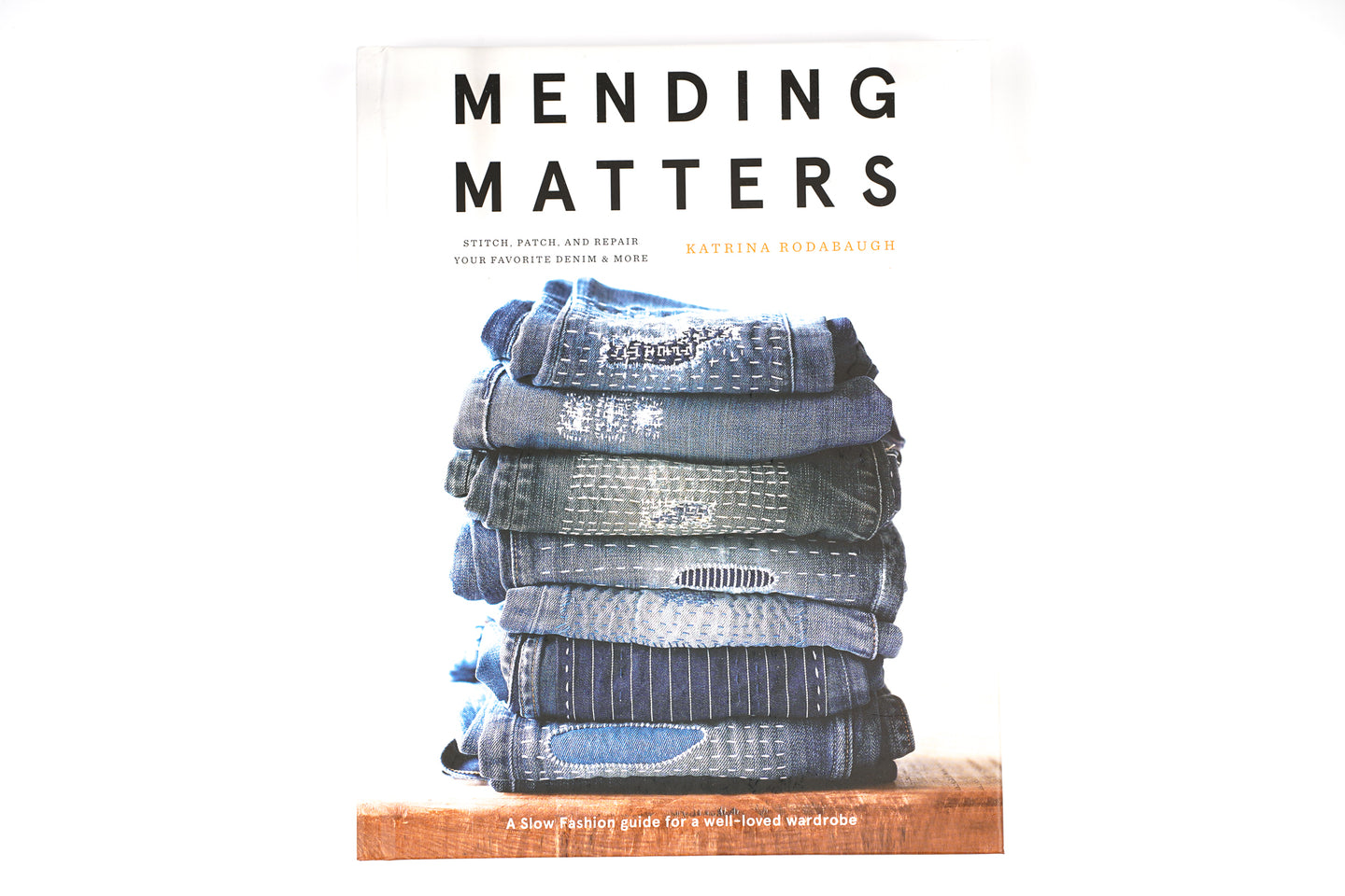 Bok, Mending Matters av Katrina Rodabaugh (engelsk)